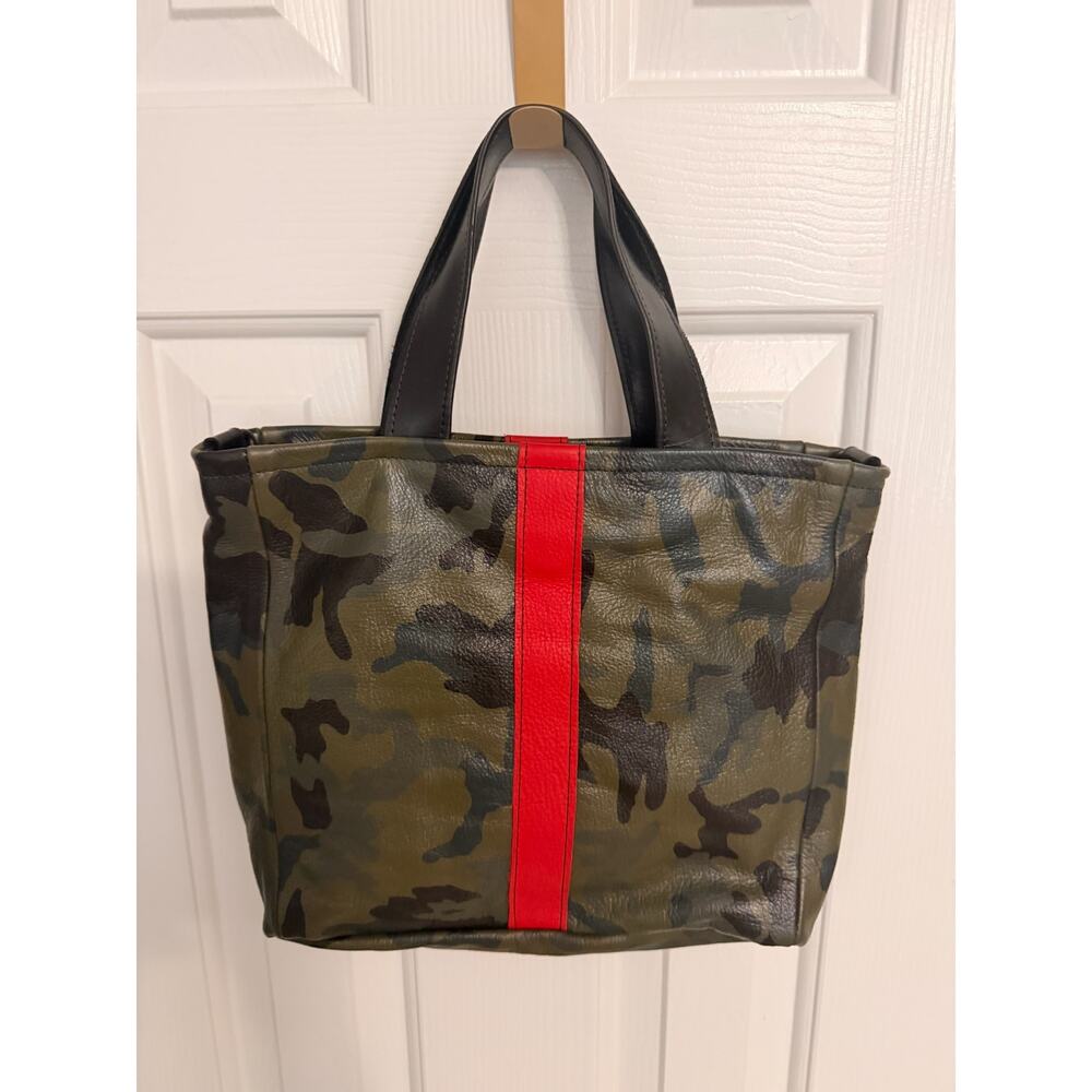 Lynn Tallerico Kim Tote Crossbody Bag In Green Camo